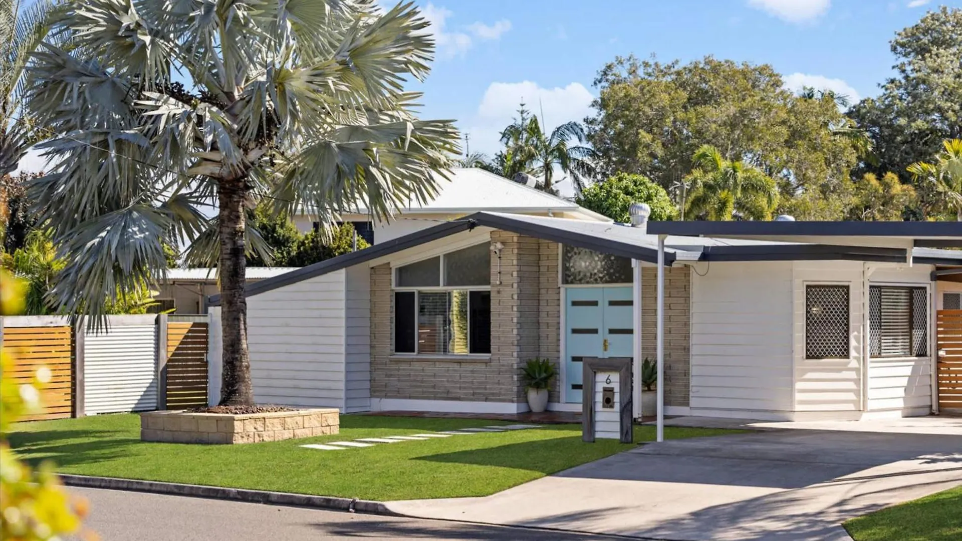 Superb Coastal Hideaway Walk To Alex Headland Villa Maroochydore 0*,  Australien