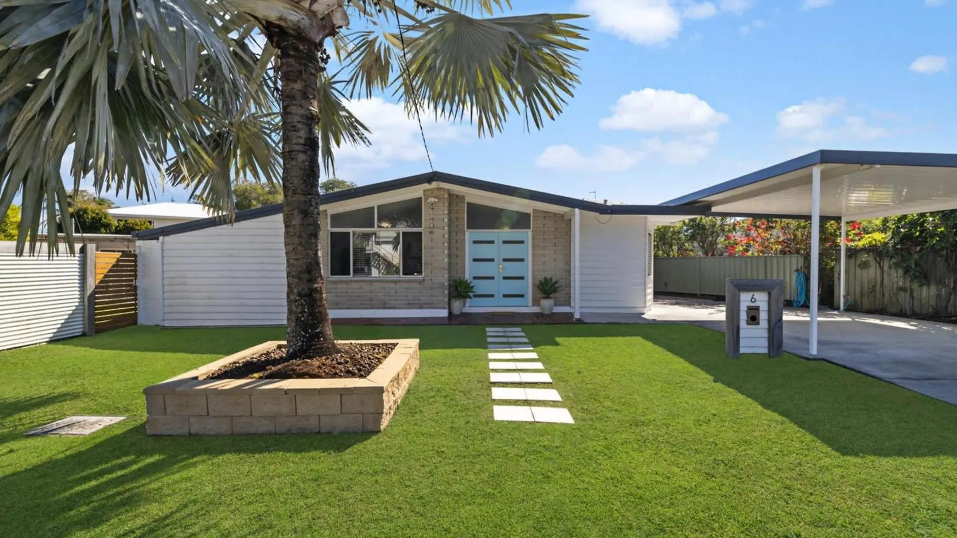 Superb Coastal Hideaway Walk To Alex Headland Villa Maroochydore